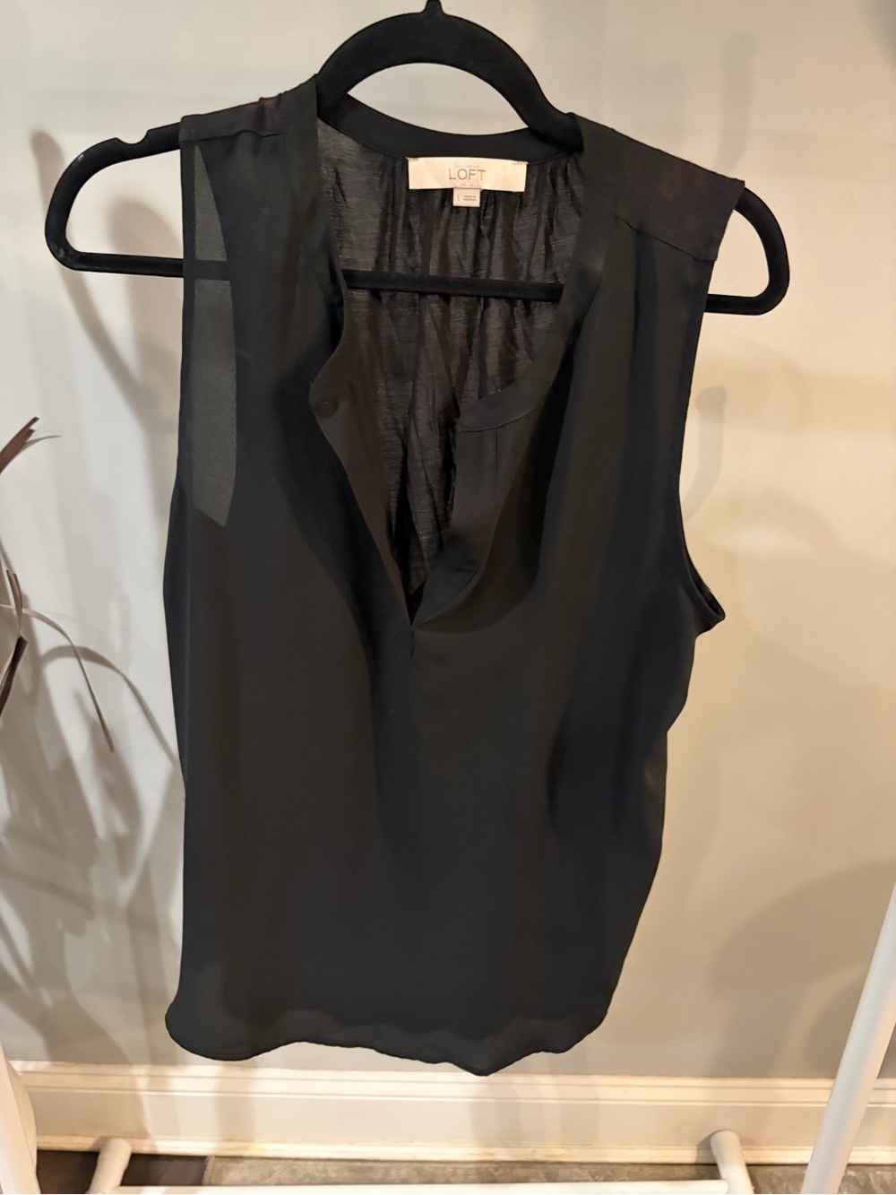LOFT Black Sleeveless V-Neck Blouse mixed media fabric- large
